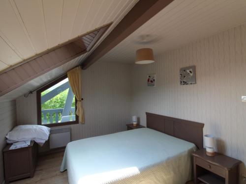 a bedroom with a white bed and a window at Chalet spacieux avec cheminée, proche forêt, sentiers pédestres, terrasse, terrain clos, jeux et WIFI - FR-1-589-187 in Gerbamont 