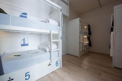 room00 Gran Vía Hostelにあるベッド