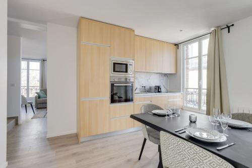 Virtuvė arba virtuvėlė apgyvendinimo įstaigoje 157 Suite Sacha - Superb duplex in Paris