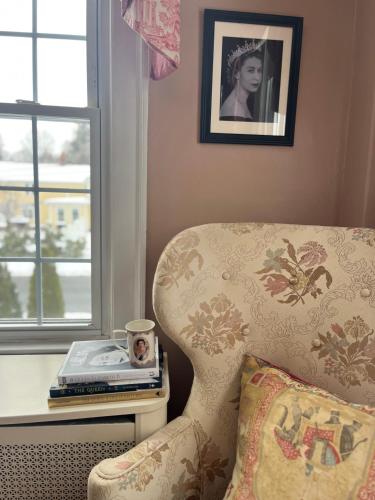 Гостиная зона в Antique1242 British Bed & Breakfast