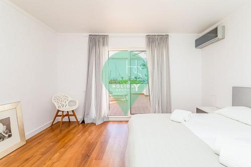 a white bedroom with a bed and a window at Onde a Marina é Casa T2 HsRentals Vilamarina in Quarteira