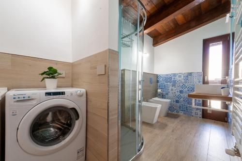 a washing machine in a bathroom with a shower at Holiday Mulas in Marina di Casalvelino
