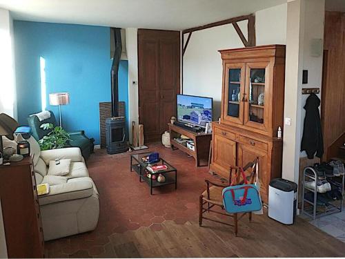 Photo de la galerie de l'établissement Chambre calme et accueillante 13 kmtrs aéroport, parking gratuit, navette gare ou aéroport, à Saint-Germain-la-Poterie