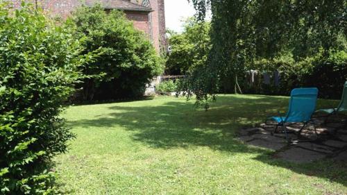 Photo de la galerie de l'établissement Chambre calme et accueillante 13 kmtrs aéroport, parking gratuit, navette gare ou aéroport, à Saint-Germain-la-Poterie