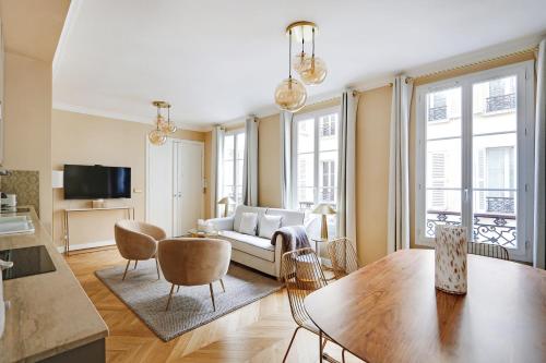 Pick A Flat's Apartments in Opéra Saint Lazarre - Rue de l'Isly