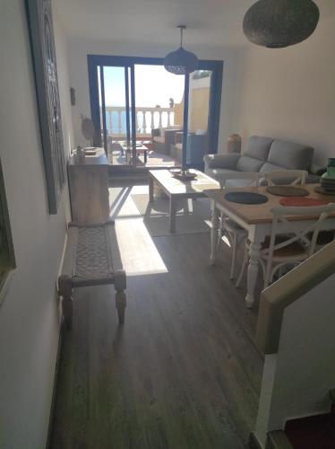 a living room with a couch and a table at L'AUNISA in El Campello