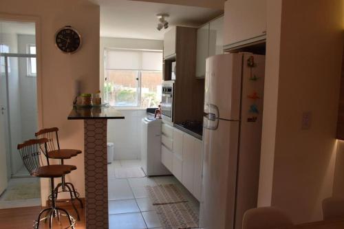 Dapur atau dapur kecil di Apartamento Marilândia Juiz de Fora