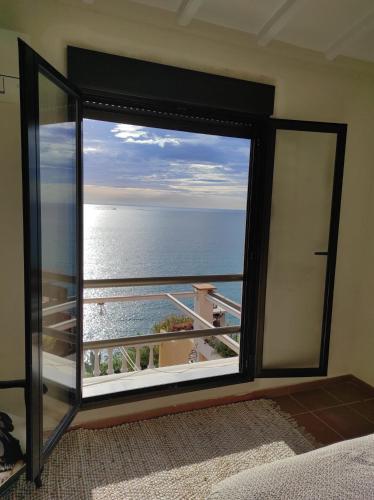a room with a large window with a view of the ocean at L'AUNISA in El Campello