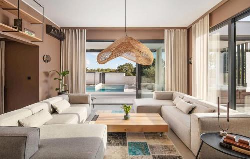 Χώρος καθιστικού στο Nice Home In Brajkovici With Kitchen