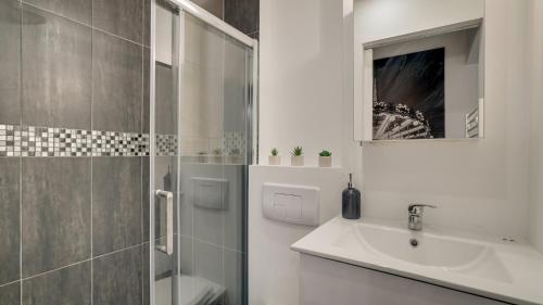 a white bathroom with a shower and a sink at 144 Suite Bebesse - Superbe Appartement à Paris in Paris