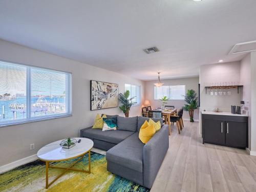 Fotografie z fotogalerie ubytování Luxurious 3 Bedroom on the Intracoastal v destinaci Riviera Beach