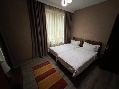 Postel nebo postele na pokoji v ubytování Cottage Crystal Bakuriani