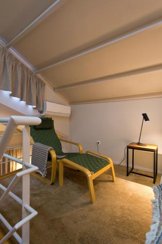 a room with a green couch and a table at RVA - Gustave Eiffel Apartments in Porto