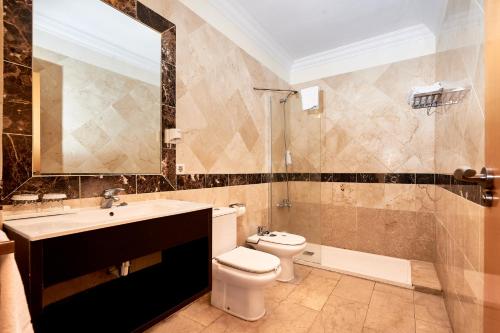 A bathroom at Kn Aparthotel Panorámica