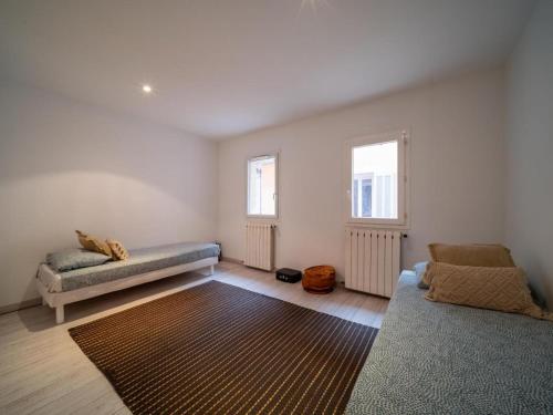 Postel nebo postele na pokoji v ubytování Cosy Triplex 120m2 Terrasse au Panier vue Major Vieux Port 7 couchages option Parking