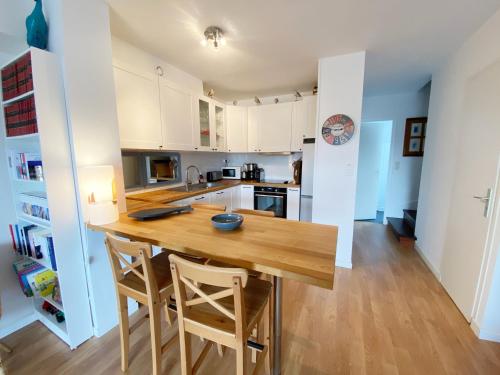 Photo de la galerie de l'établissement CORDELIERE - Duplex balcon, Plage 300m - T109, à Carnac