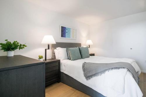 Contemporary City Living Apartments in Nashville Image