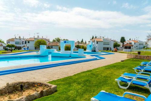 La alberca dentro o cerca de One bedroom property with shared pool and terrace at Таvira 1 km away from the beach