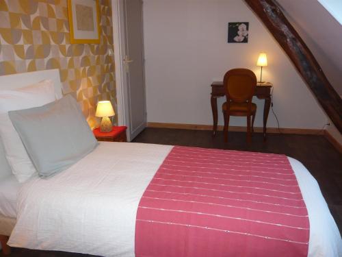 Posteľ alebo postele v izbe v ubytovaní Gîte Épieds-en-Beauce, 4 pièces, 5 personnes - FR-1-590-379
