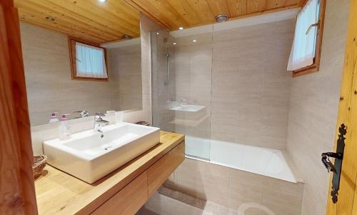 Gallery image of Chalet La Grande Ourse Meribel - superior duplex apartment in Méribel