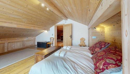 Chalet La Grande Ourse Meribel - superior duplex apartment photo 2