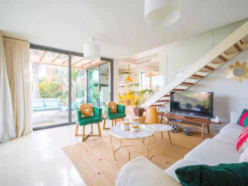 Cosy villa with private pool by CanaryScape