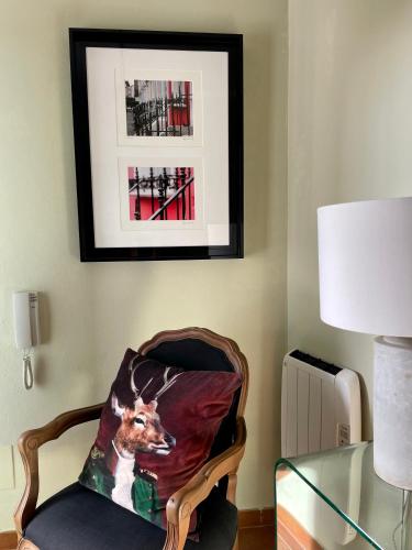 a chair with a picture of a deer on a pillow at Casa na Praia do Meco in Sesimbra