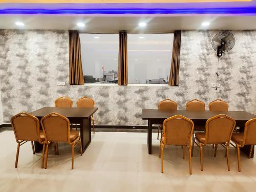 a conference room with a table and chairs at HOTEL JVS PALACE in Gorakhpur