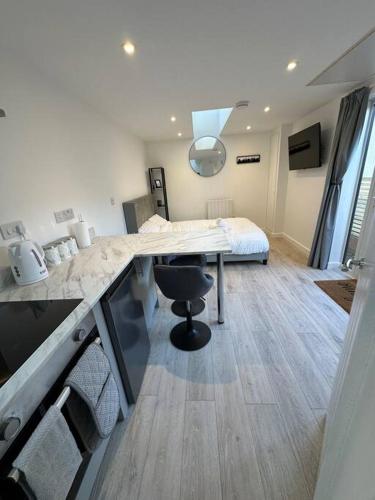 a room with a desk and a bed in a room at Whitsun Studio - Brand New listing! in Bristol