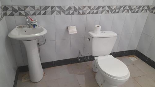 A bathroom at Bugara Homestay