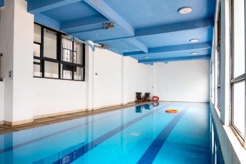 a swimming pool with blue ceilings and a frisbee on the floor at Sylver Harbour 2 Bedroom Apartment in Nairobi