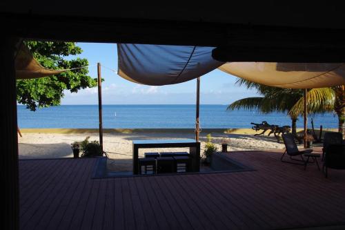 Belle villa , pieds dans l'eau avec piscine