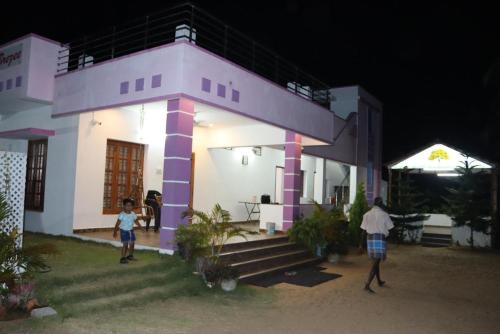 Φωτογραφία από το άλμπουμ του Royal Experience Pink Breeze Villa, Kuvathur ECR Highway Chennai σε Kūvattūr