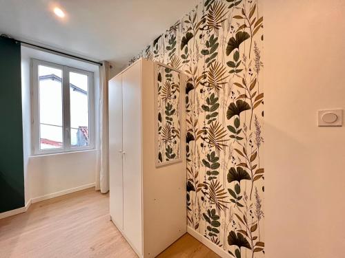 Galeriebild der Unterkunft LA FEUILLERAIE N2-Standingappart-Wifi-Proche ville in Fontenay-le-Comte