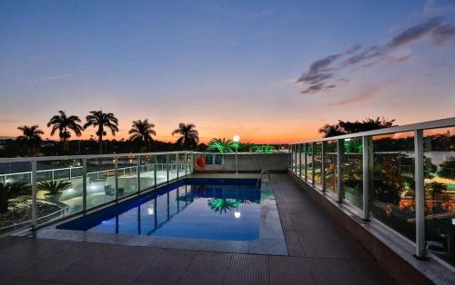 a building with a swimming pool on top of it at Apartamento San Diego Pampulha Propriedade Particular in Belo Horizonte