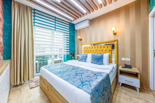 Ένα ή περισσότερα κρεβάτια σε δωμάτιο στο Sisli Form Hotel