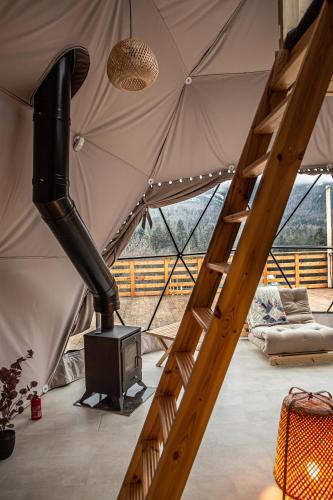 a room with a stove in a tent at BUNNY GLAMP in Korbielów