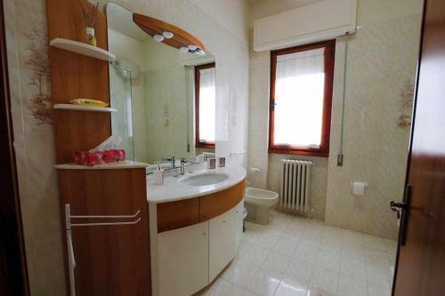 a bathroom with a sink and a toilet at Pierotta Country House Arezzo in Laterina