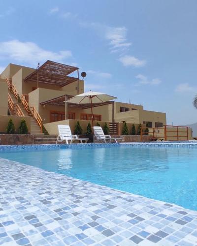 Bazén v ubytování Las Bahias Eco Lodge nebo v jeho okolí