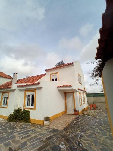 a white house with a red roof at O Mundo da Lua in Azeitao