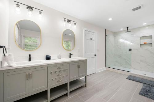 a bathroom with two sinks and a shower at Grand Retreat - Luxury Vacation for Large Groups in Fayetteville