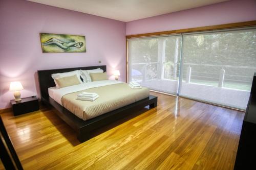 Cama o camas de una habitación en Casa dos Carvalhos Guest House