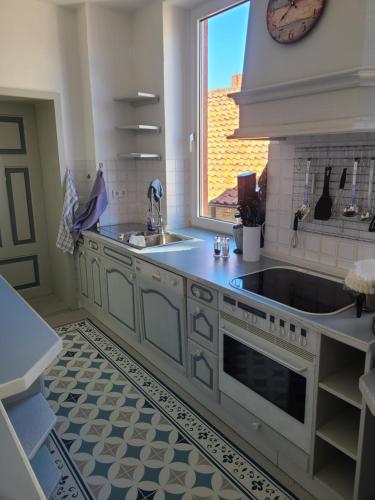 a kitchen with a sink and a window at Gästehaus Harzstraße in Schladen