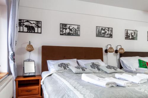 Cama ou camas em um quarto em ApartSerwis ZakoPetrAnka
