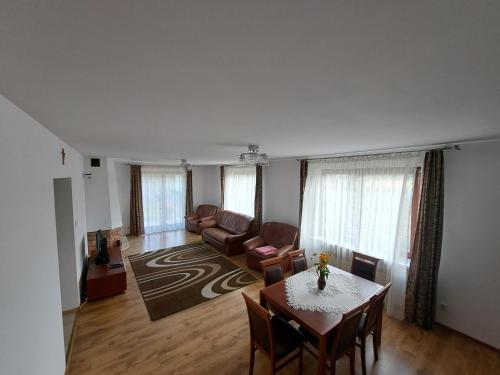 a living room with a table and a couch at Agroturystyka Pod Płaczącym Kamieniem in Józefów