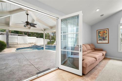 Gallery image of Casa De Packages for 8 people 3BD 3BA, 10 people 3BD 4BA,12 people 4BD 4BA in Thousand Oaks