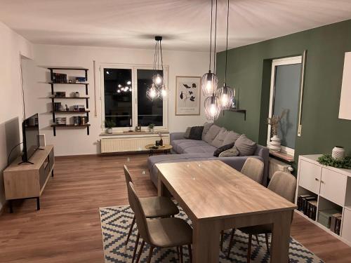 a living room with a table and a couch at Ferienwohnung Talblick in Beffendorf