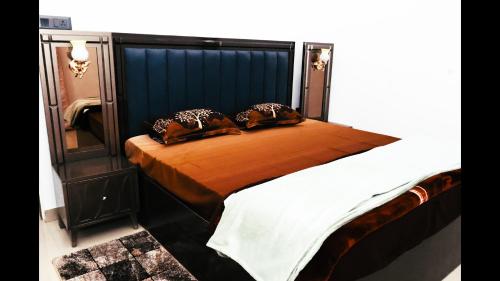 Postel nebo postele na pokoji v ubytování Mandolin Homestay in Dibrugarh - 2BHK Apartment