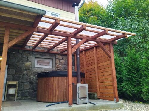 a wooden pergola over a hot tub at Holiday Home Moldava in Moldava