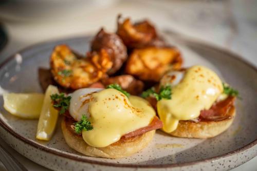 Mad på resortet eller i nærheden